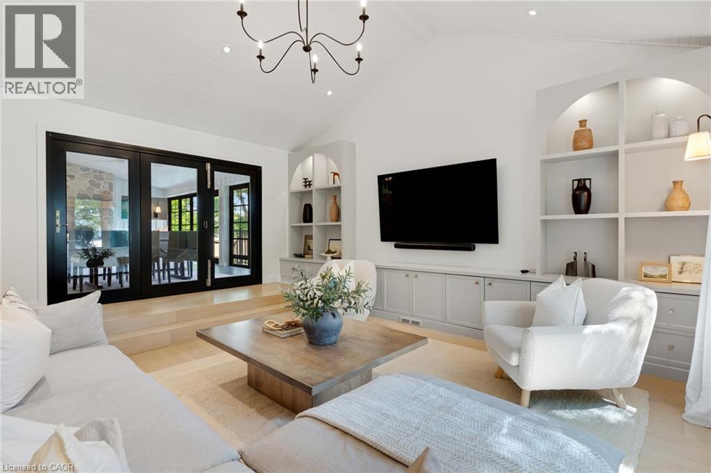 203 Forsyth Drive, Waterloo, ON - Indoor Photo Showing Living Room