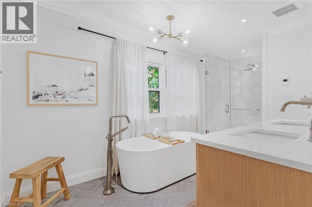 203 Forsyth Drive, Waterloo, ON - Indoor Photo Showing Bathroom