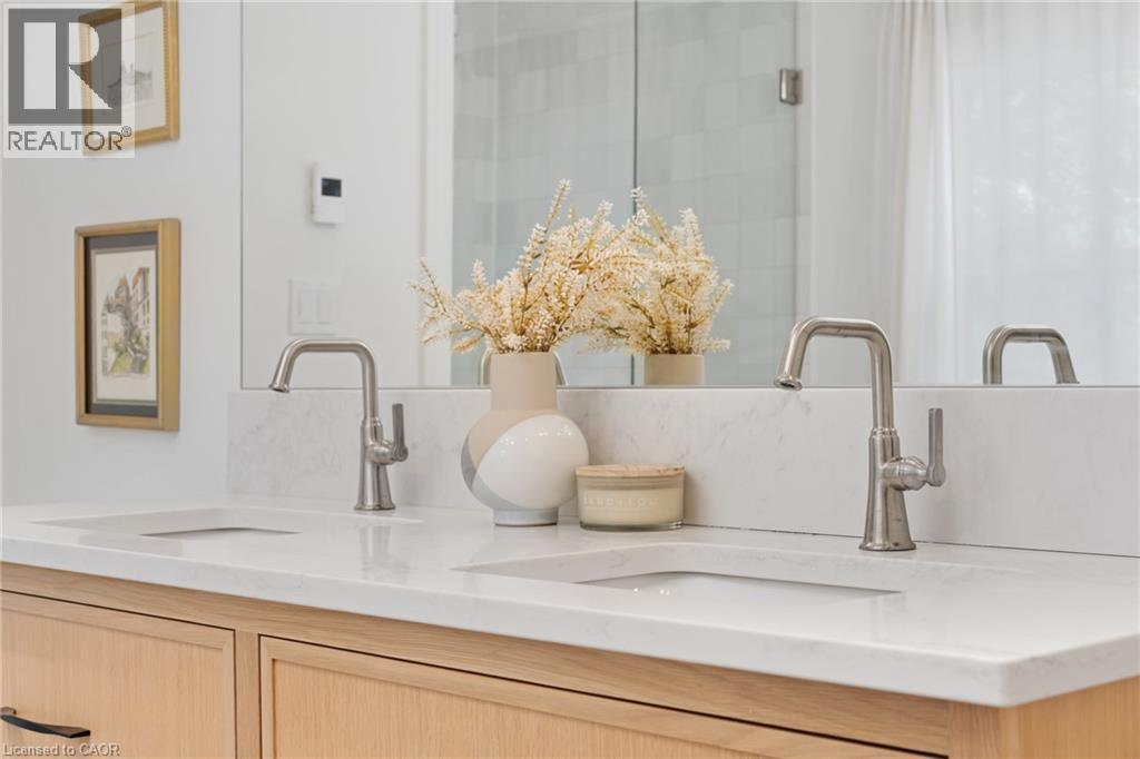 203 Forsyth Drive, Waterloo, ON - Indoor Photo Showing Bathroom