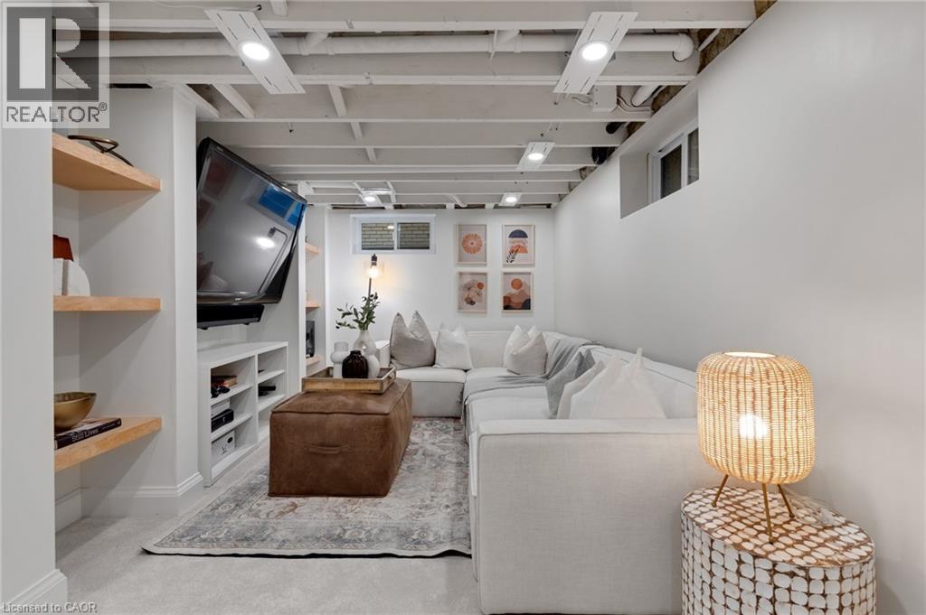 203 Forsyth Drive, Waterloo, ON - Indoor