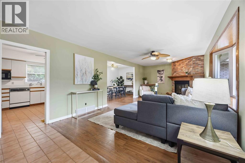 1150 Thomas Drive, Sarnia, ON - Indoor Photo Showing Living Room With Fireplace