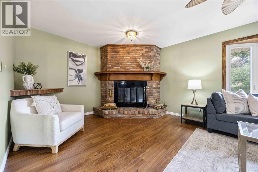 1150 Thomas Drive, Sarnia, ON - Indoor Photo Showing Living Room With Fireplace