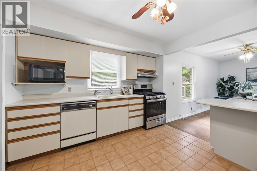 1150 Thomas Drive, Sarnia, ON - Indoor Photo Showing Kitchen