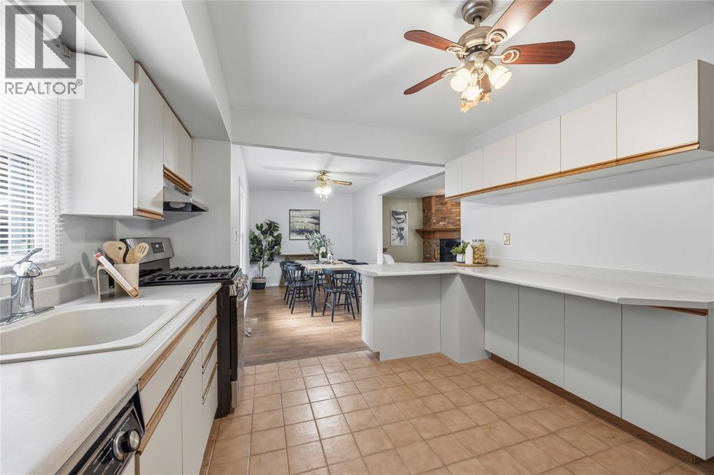 1150 Thomas Drive, Sarnia, ON - Indoor Photo Showing Kitchen