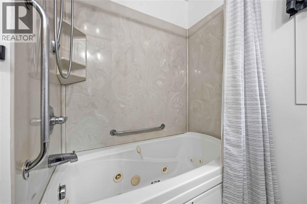 1150 Thomas Drive, Sarnia, ON - Indoor Photo Showing Bathroom