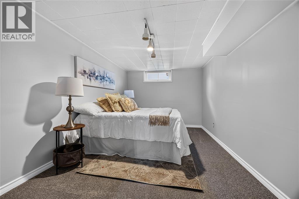 1150 Thomas Drive, Sarnia, ON - Indoor Photo Showing Bedroom