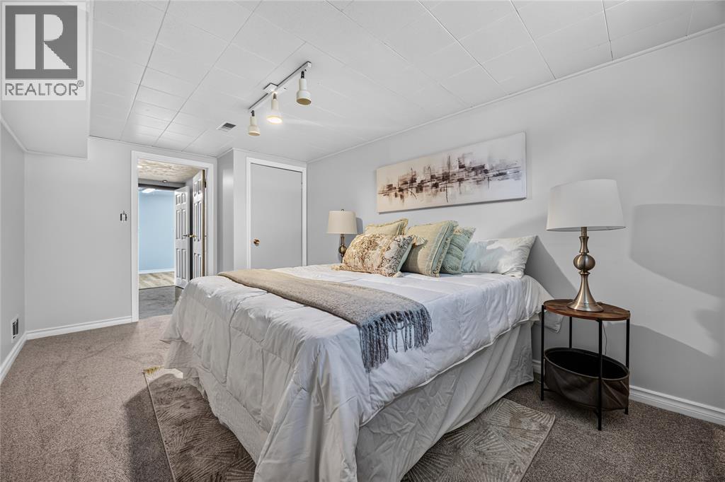 1150 Thomas Drive, Sarnia, ON - Indoor Photo Showing Bedroom