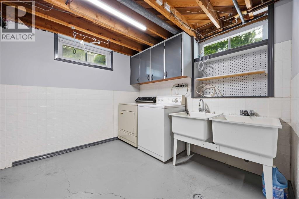 1150 Thomas Drive, Sarnia, ON - Indoor Photo Showing Laundry Room