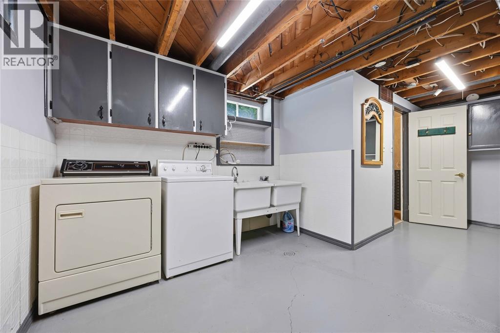 1150 Thomas Drive, Sarnia, ON - Indoor Photo Showing Laundry Room