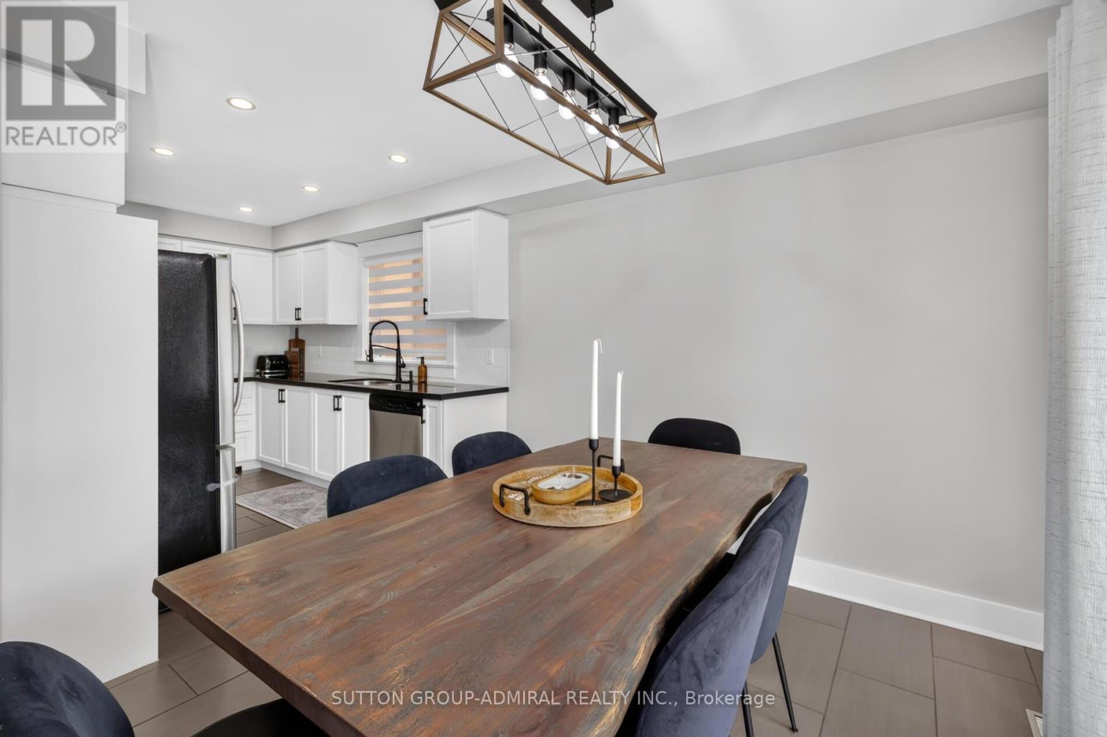 7 Emily Carr Crescent, Caledon, ON - Indoor Photo Showing Dining Room