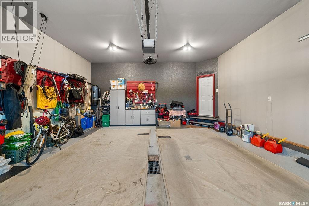 4110 Chuka Drive, Regina, SK - Indoor Photo Showing Garage