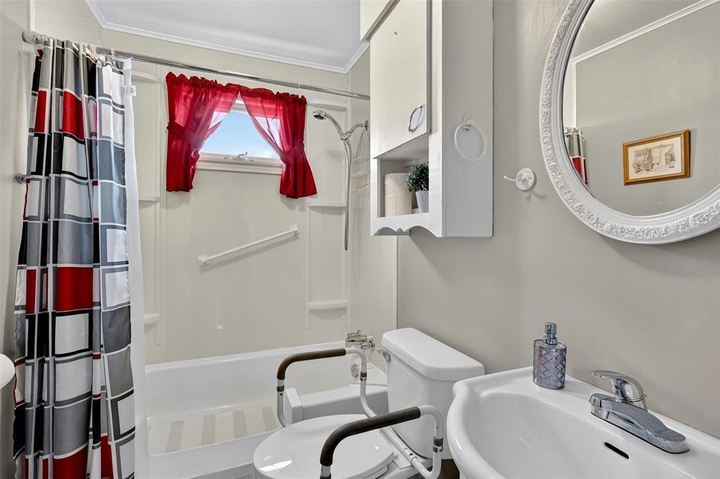12-14 Barnes Road, Bay Roberts, NL - Indoor Photo Showing Bathroom