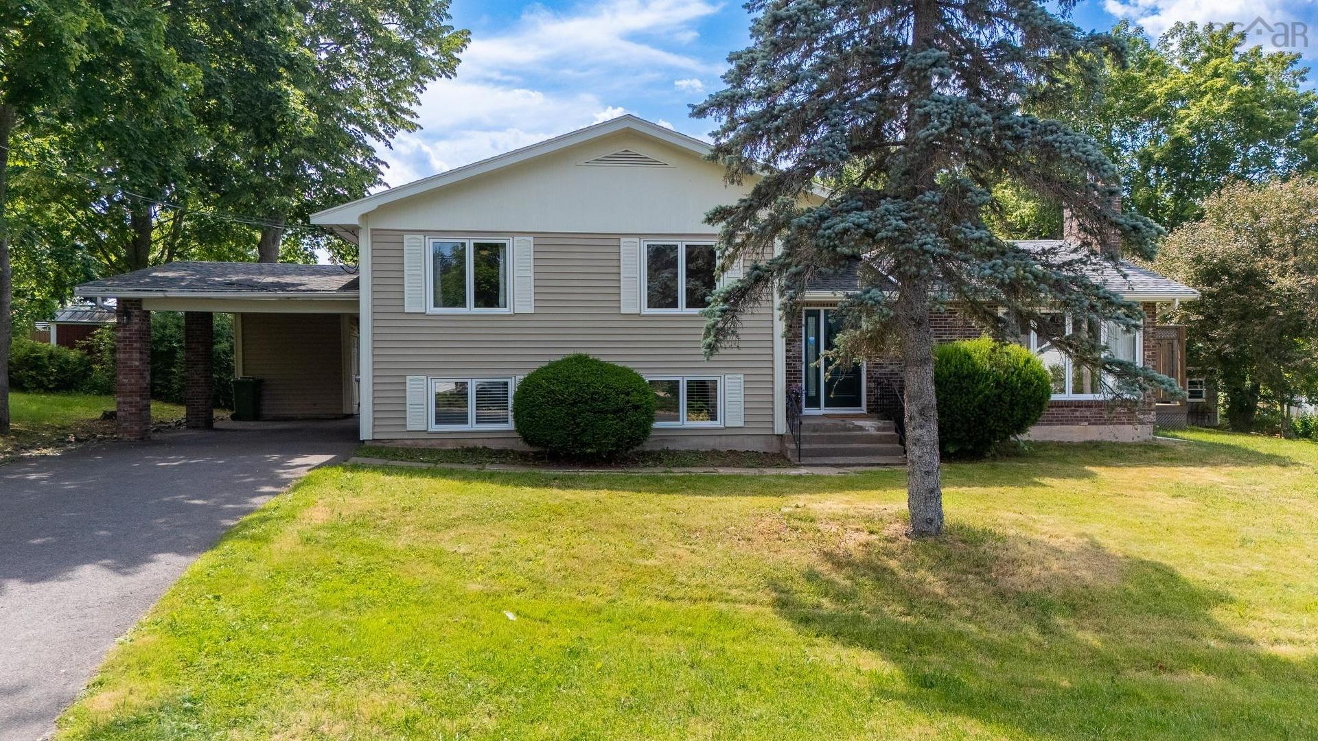 20 Grandview Drive, Wolfville, NS - Outdoor With Facade