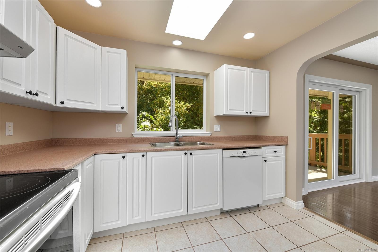 585 Hansen Ave, Langford, BC