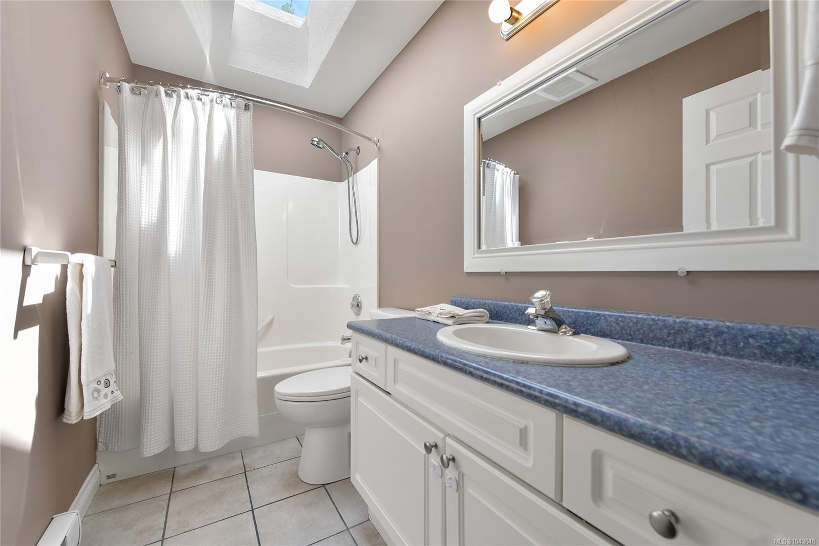 585 Hansen Ave, Langford, BC