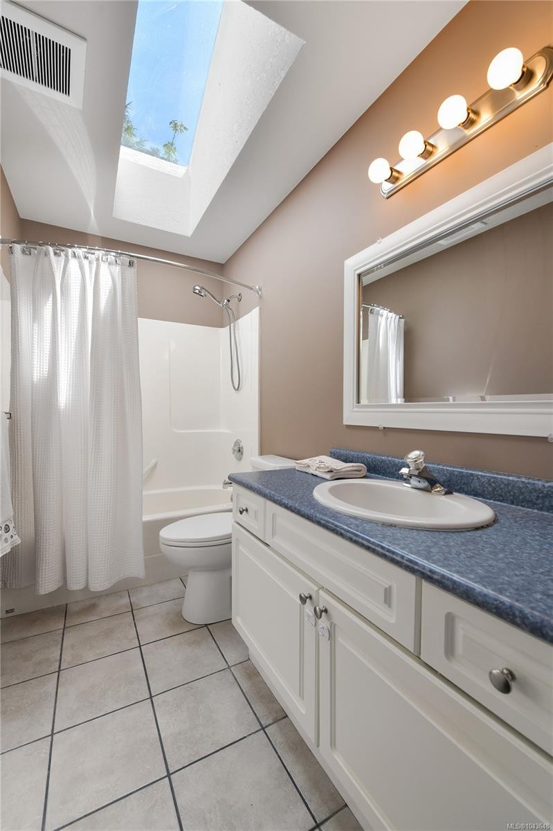 585 Hansen Ave, Langford, BC