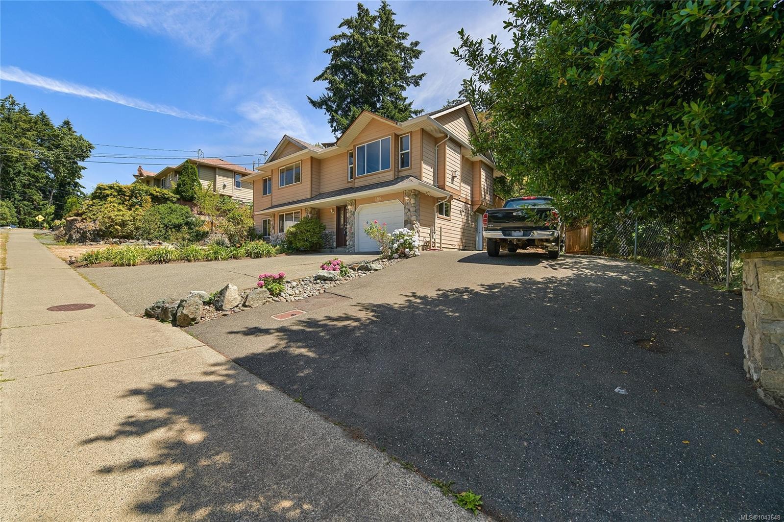 585 Hansen Ave, Langford, BC