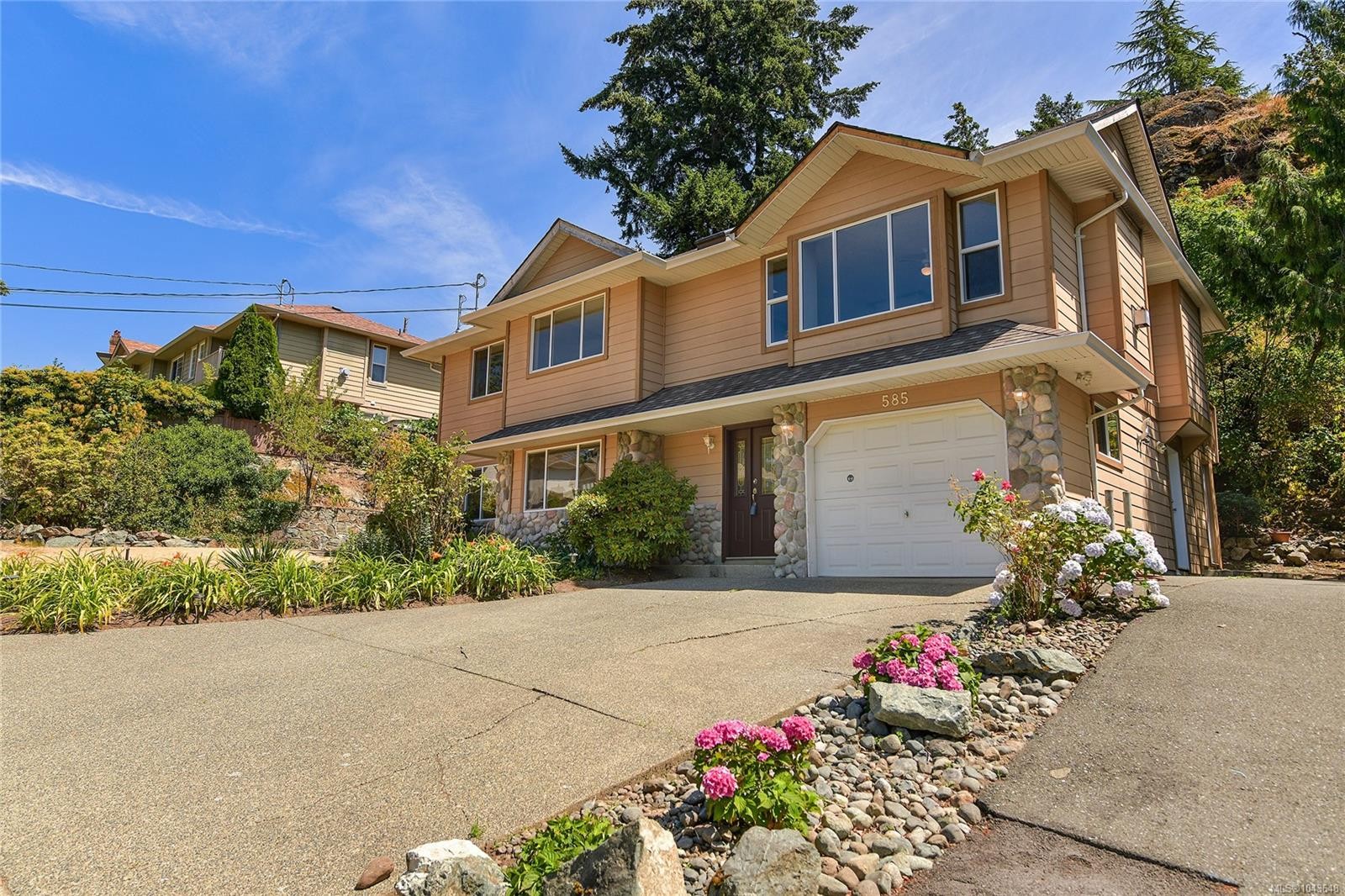 585 Hansen Ave, Langford, BC