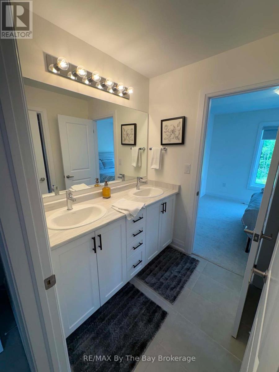 Upper Unit - 218 Mapleside Drive, Wasaga Beach, ON - Indoor Photo Showing Bathroom
