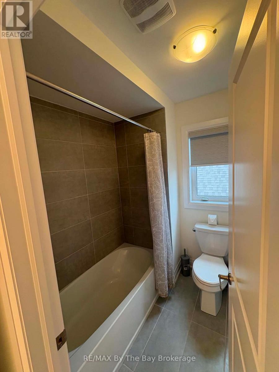Upper Unit - 218 Mapleside Drive, Wasaga Beach, ON - Indoor Photo Showing Bathroom