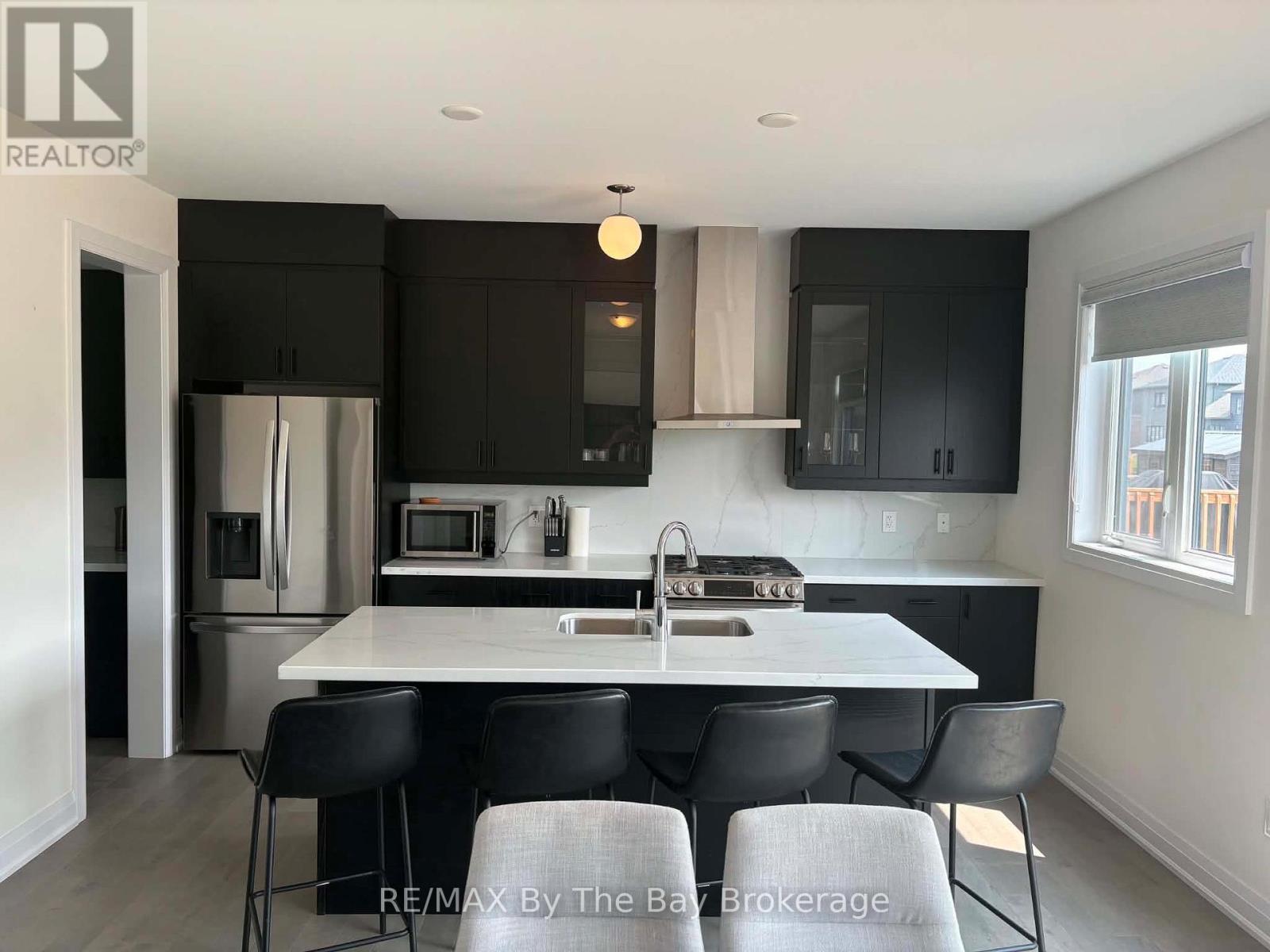 Upper Unit - 218 Mapleside Drive, Wasaga Beach, ON - Indoor Photo Showing Kitchen With Upgraded Kitchen