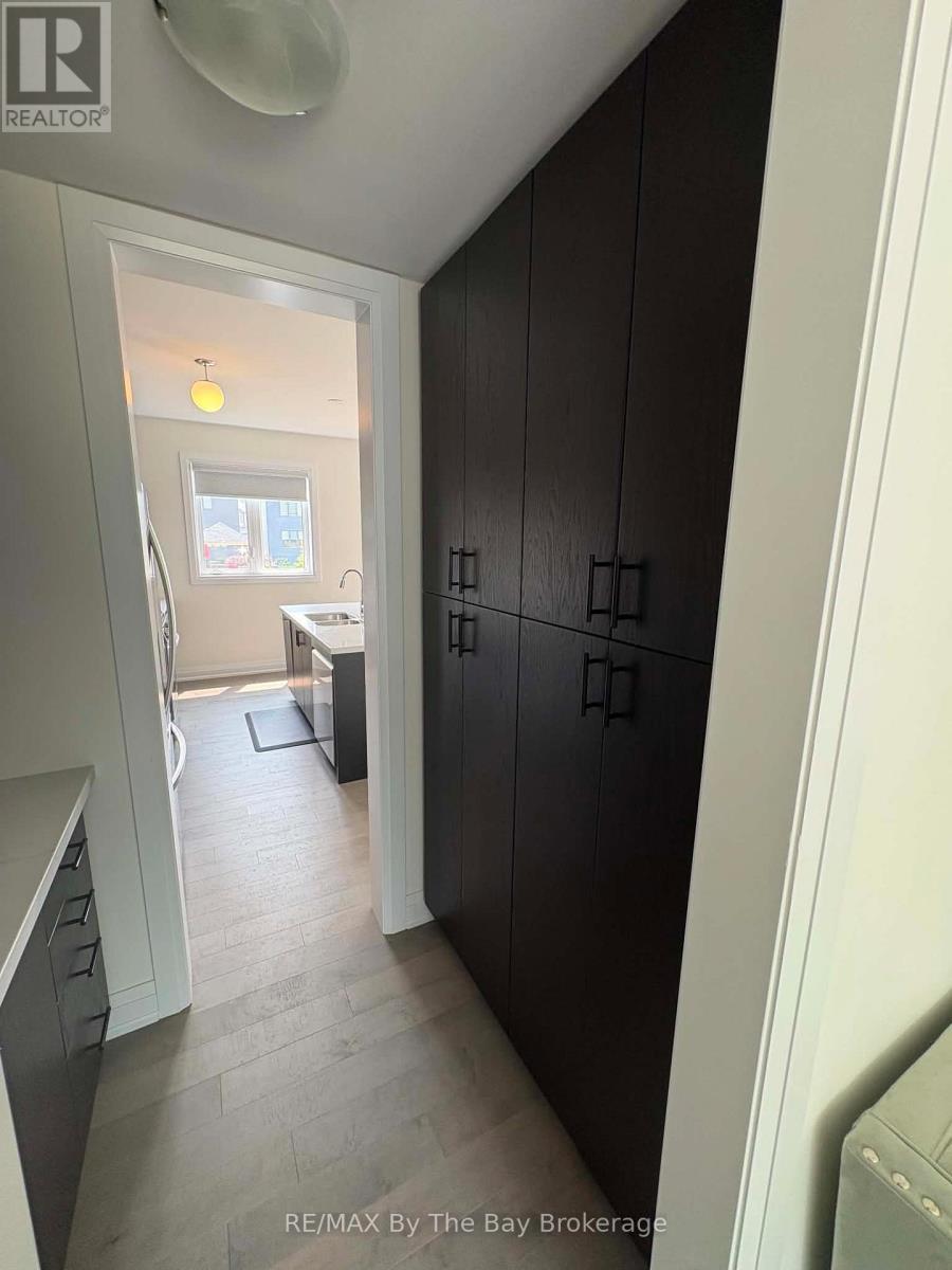 Upper Unit - 218 Mapleside Drive, Wasaga Beach, ON - Indoor
