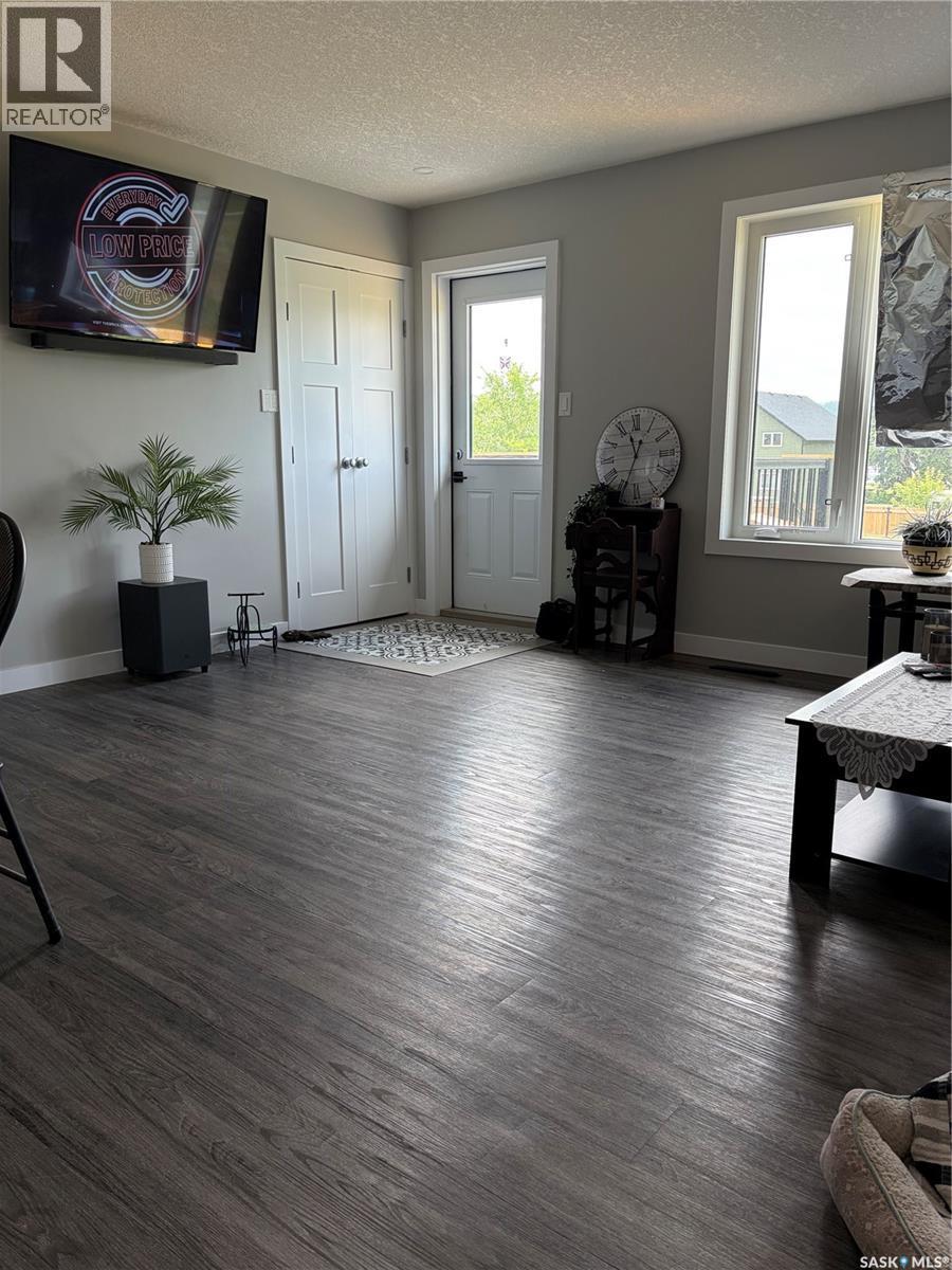 4 Mission Bay, Lebret, SK - Indoor Photo Showing Living Room