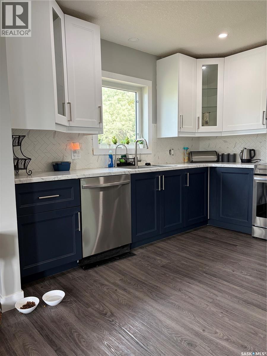 4 Mission Bay, Lebret, SK - Indoor Photo Showing Kitchen With Upgraded Kitchen