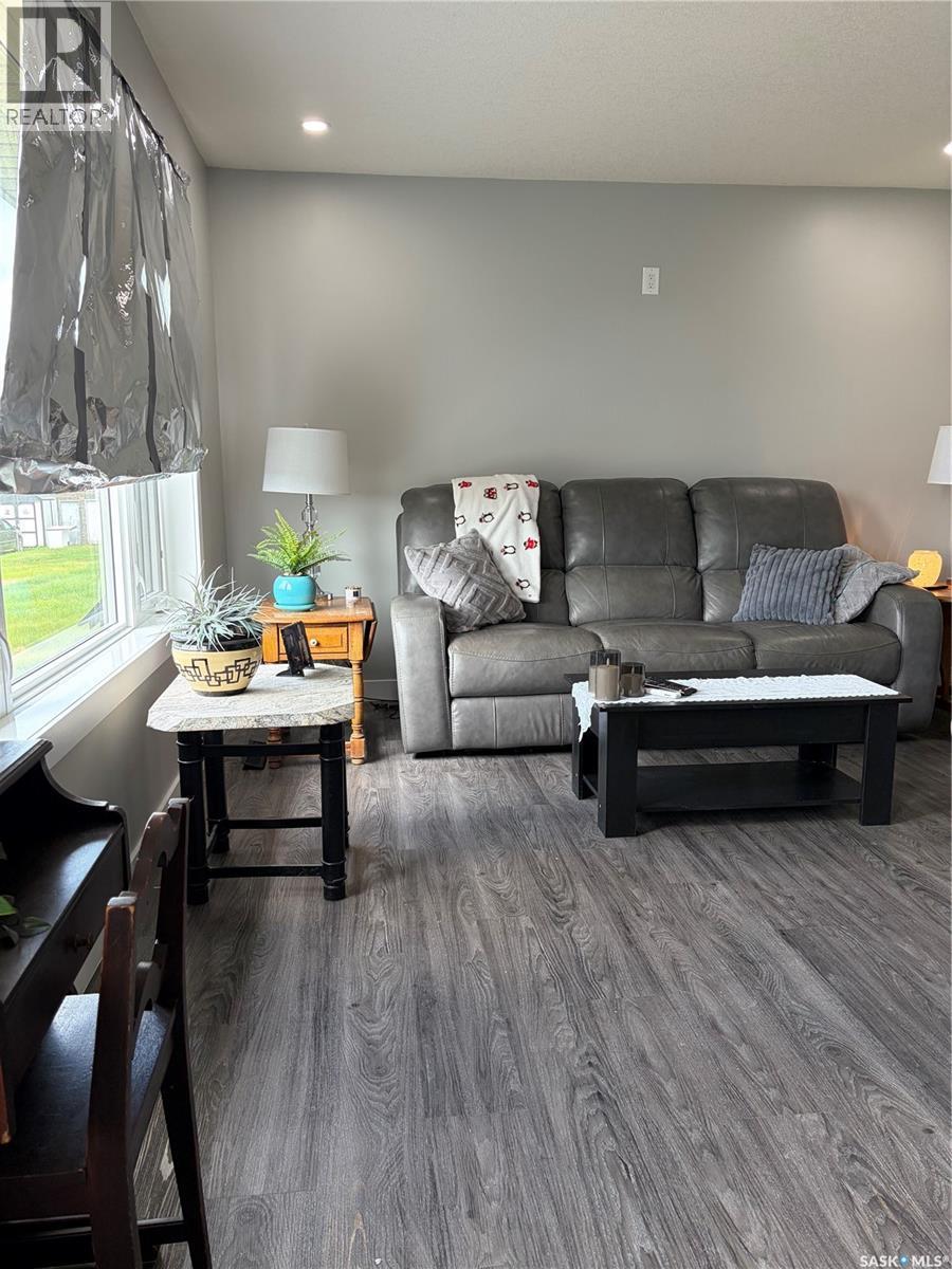 4 Mission Bay, Lebret, SK - Indoor Photo Showing Living Room
