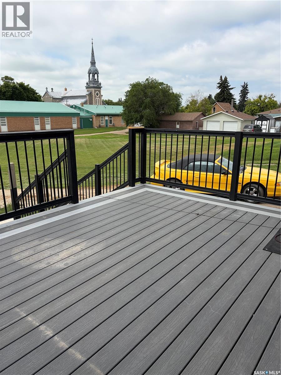 4 Mission Bay, Lebret, SK - Outdoor With Deck Patio Veranda