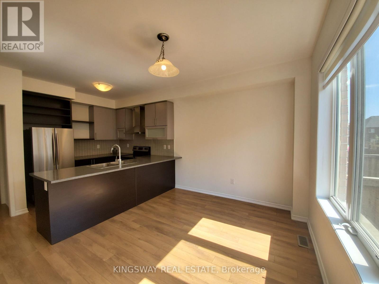 593 Remembrance Road, Brampton, ON - Indoor Photo Showing Kitchen