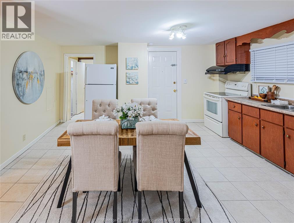 576 Janette, Windsor, ON - Indoor Photo Showing Kitchen