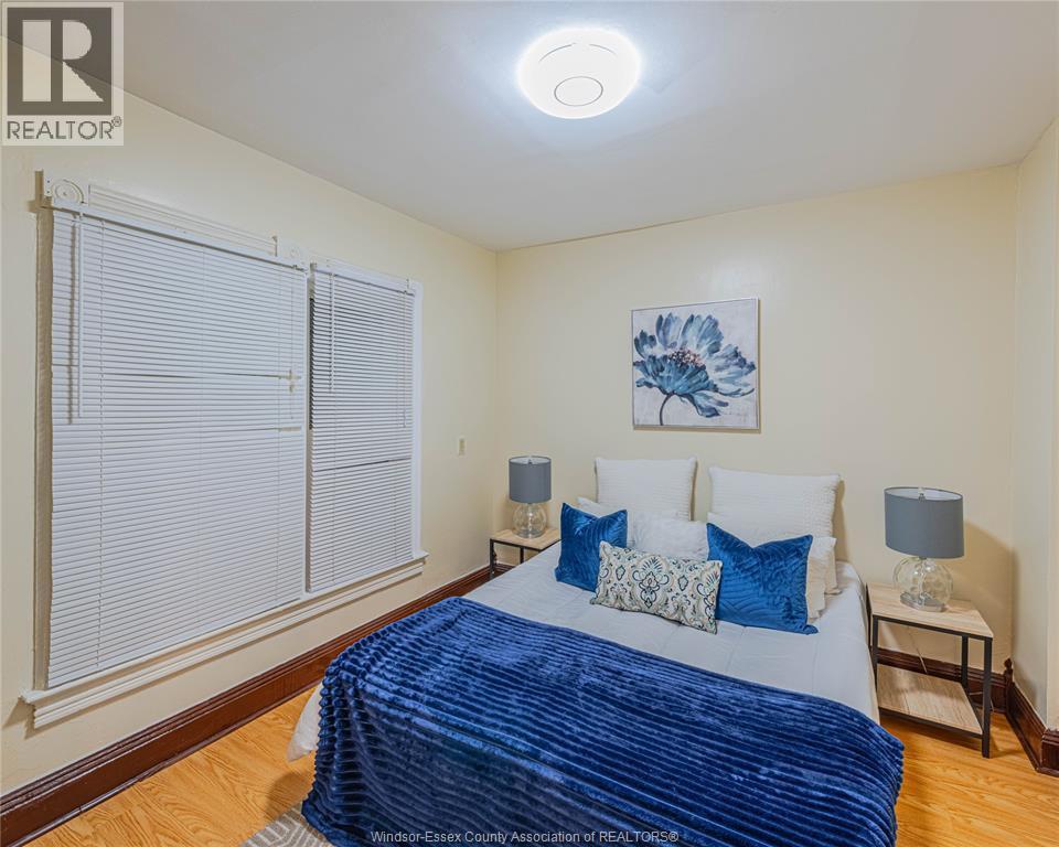 576 Janette, Windsor, ON - Indoor Photo Showing Bedroom