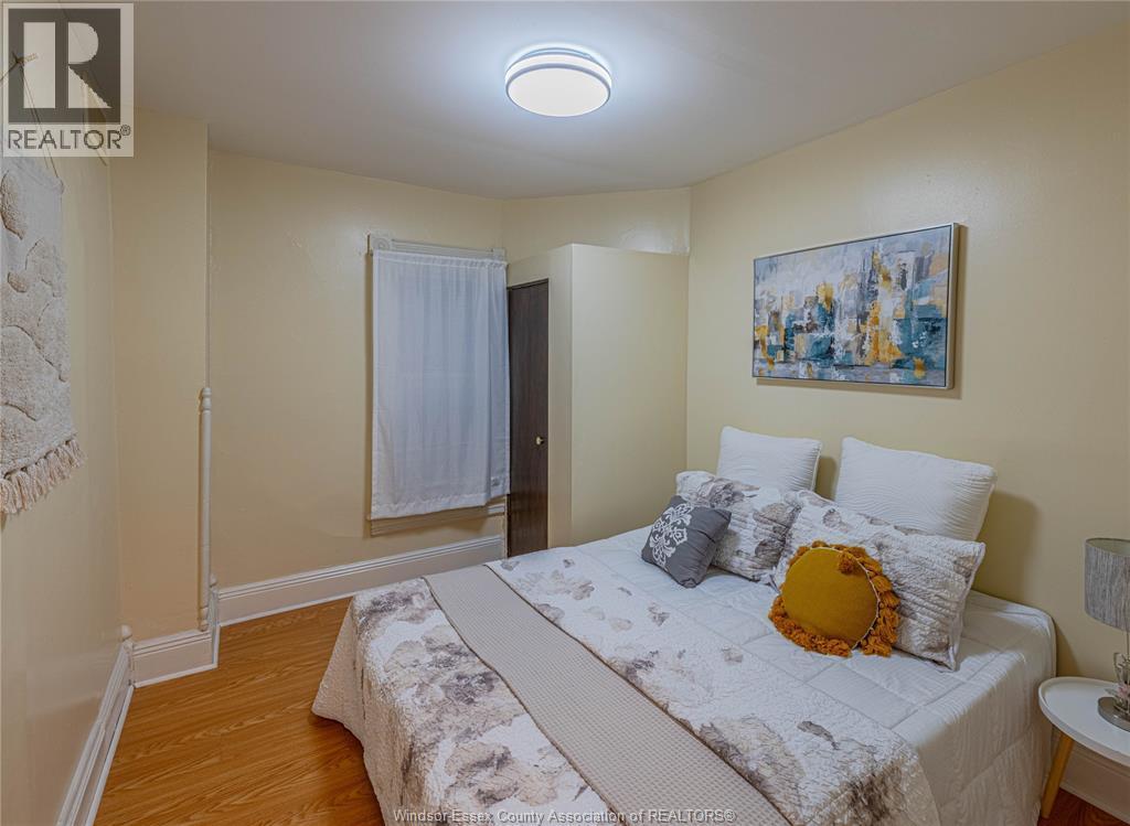 576 Janette, Windsor, ON - Indoor Photo Showing Bedroom