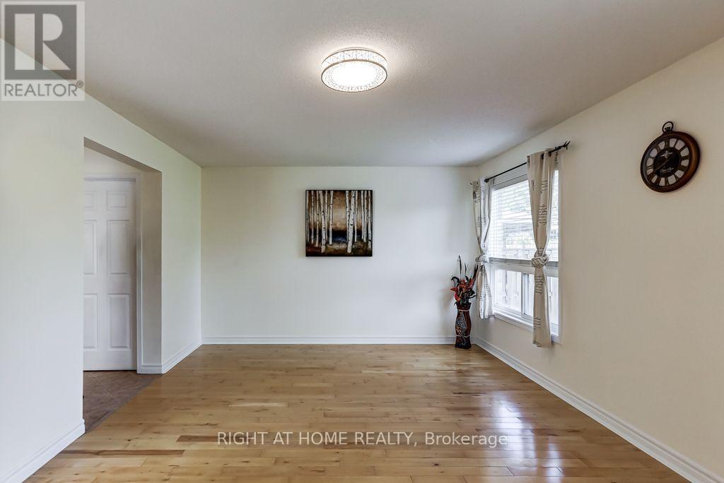 402 Lausanne Crescent, Waterloo, ON - Indoor Photo Showing Other Room