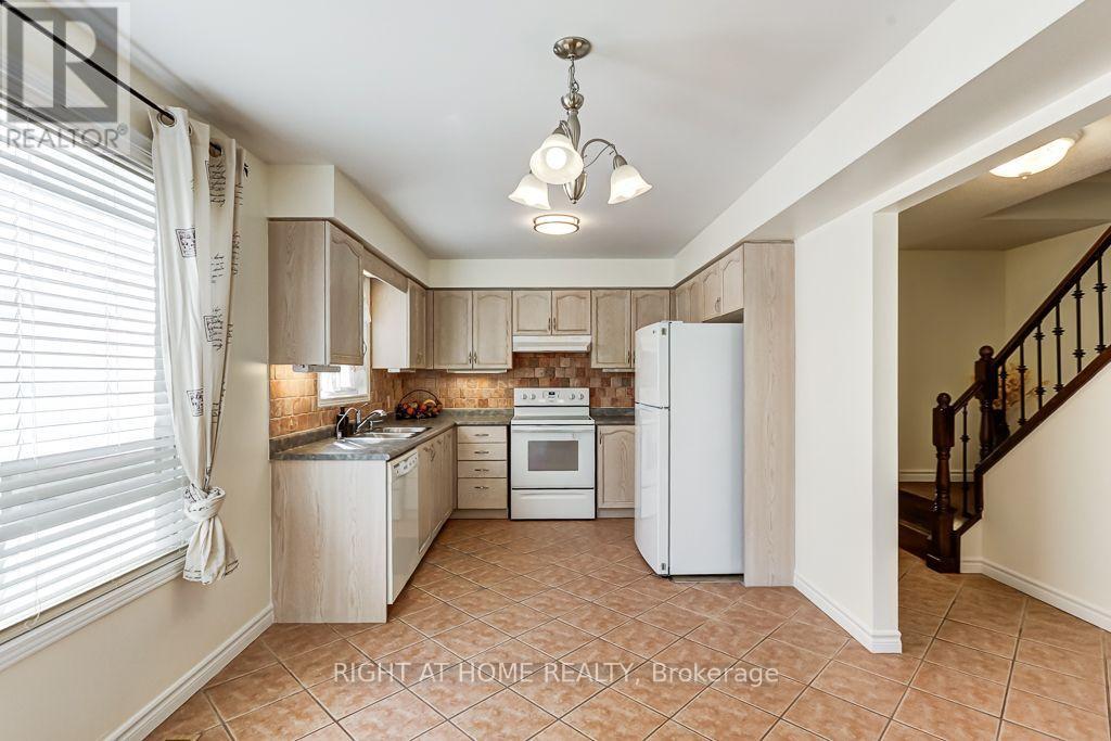 402 Lausanne Crescent, Waterloo, ON - Indoor Photo Showing Kitchen