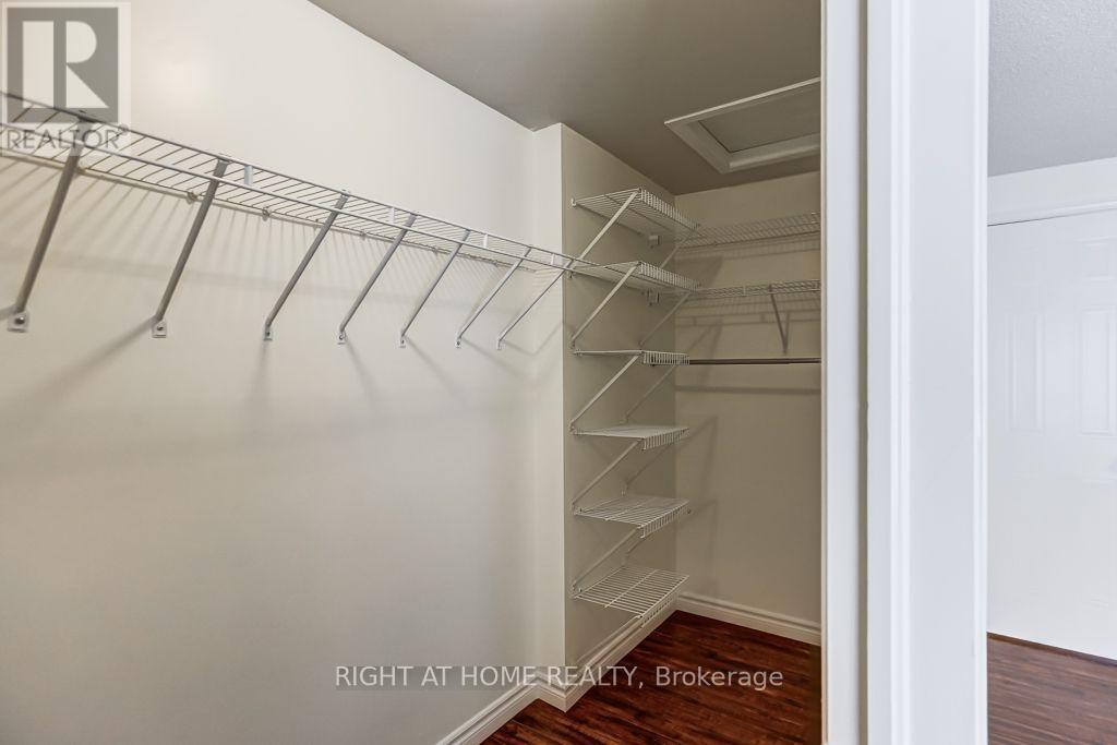 402 Lausanne Crescent, Waterloo, ON - Indoor With Storage
