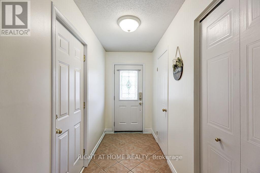 402 Lausanne Crescent, Waterloo, ON - Indoor Photo Showing Other Room