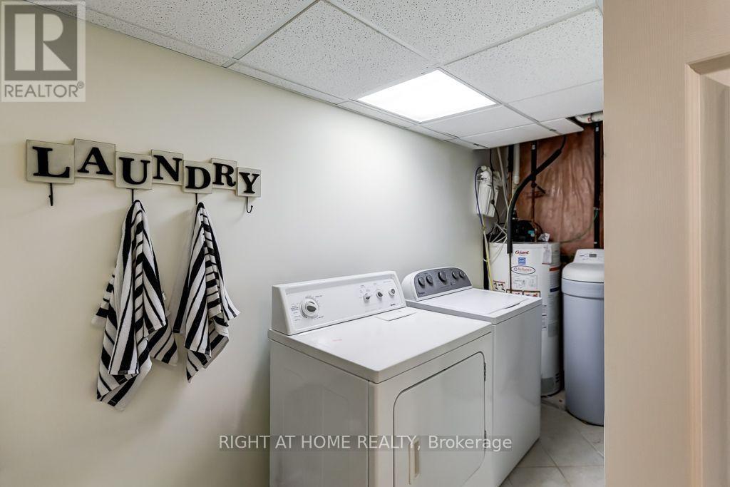 402 Lausanne Crescent, Waterloo, ON - Indoor Photo Showing Laundry Room