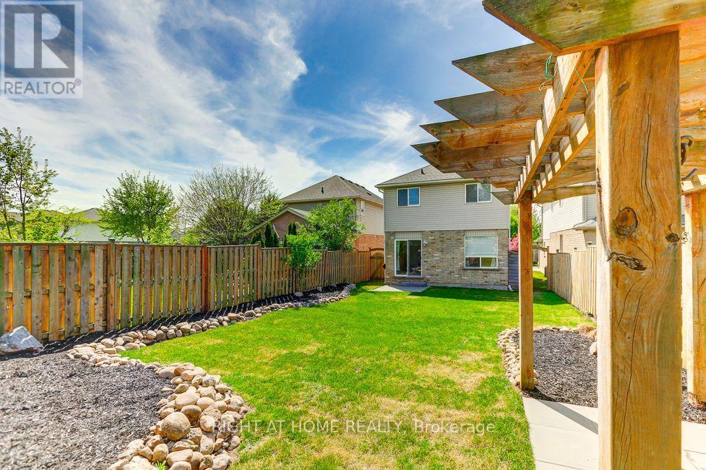 402 Lausanne Crescent, Waterloo, ON - Outdoor