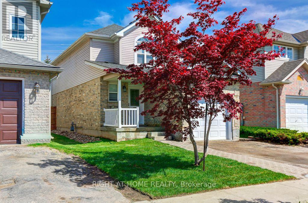 402 Lausanne Crescent, Waterloo, ON - Outdoor