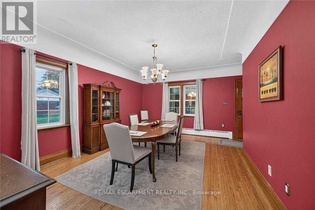 2250 56 Highway, Hamilton, ON - Indoor Photo Showing Dining Room
