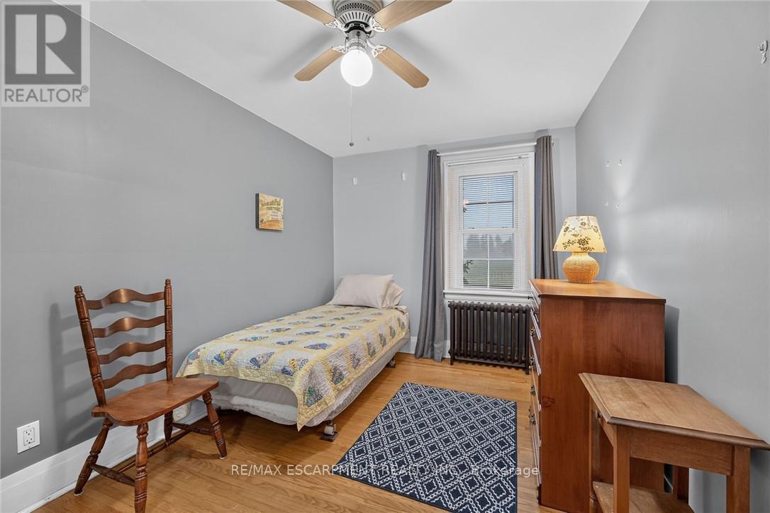 2250 56 Highway, Hamilton, ON - Indoor Photo Showing Bedroom