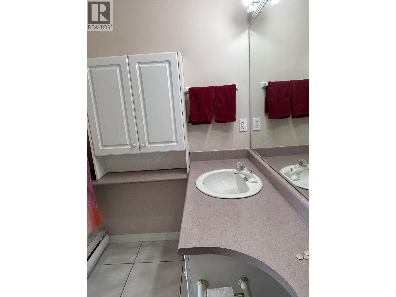 3221 Centennial Drive Unit# 401, Vernon, BC - Indoor Photo Showing Bathroom