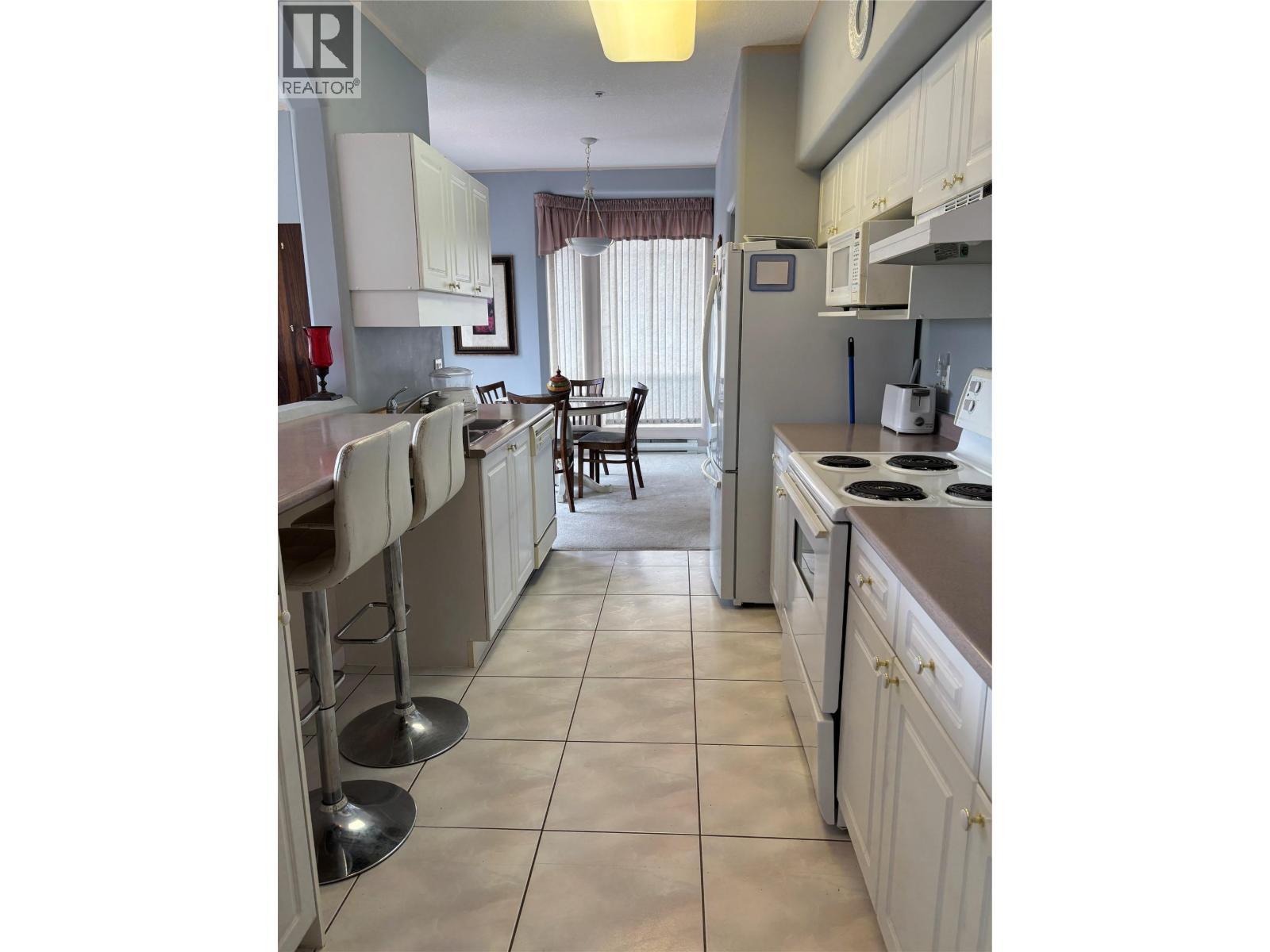 3221 Centennial Drive Unit# 401, Vernon, BC - Indoor Photo Showing Kitchen