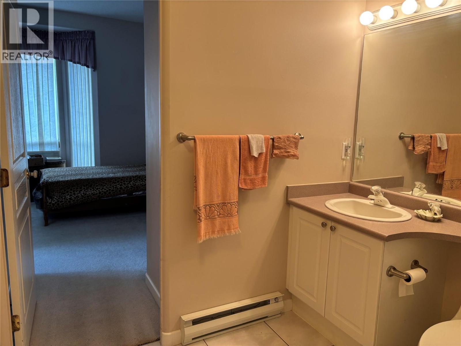 3221 Centennial Drive Unit# 401, Vernon, BC - Indoor Photo Showing Bathroom