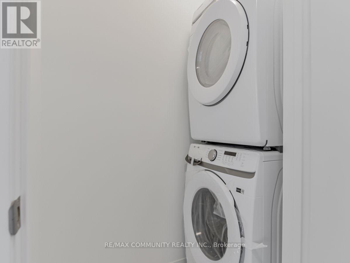 799 Heathrow Path, Oshawa, ON - Indoor Photo Showing Laundry Room