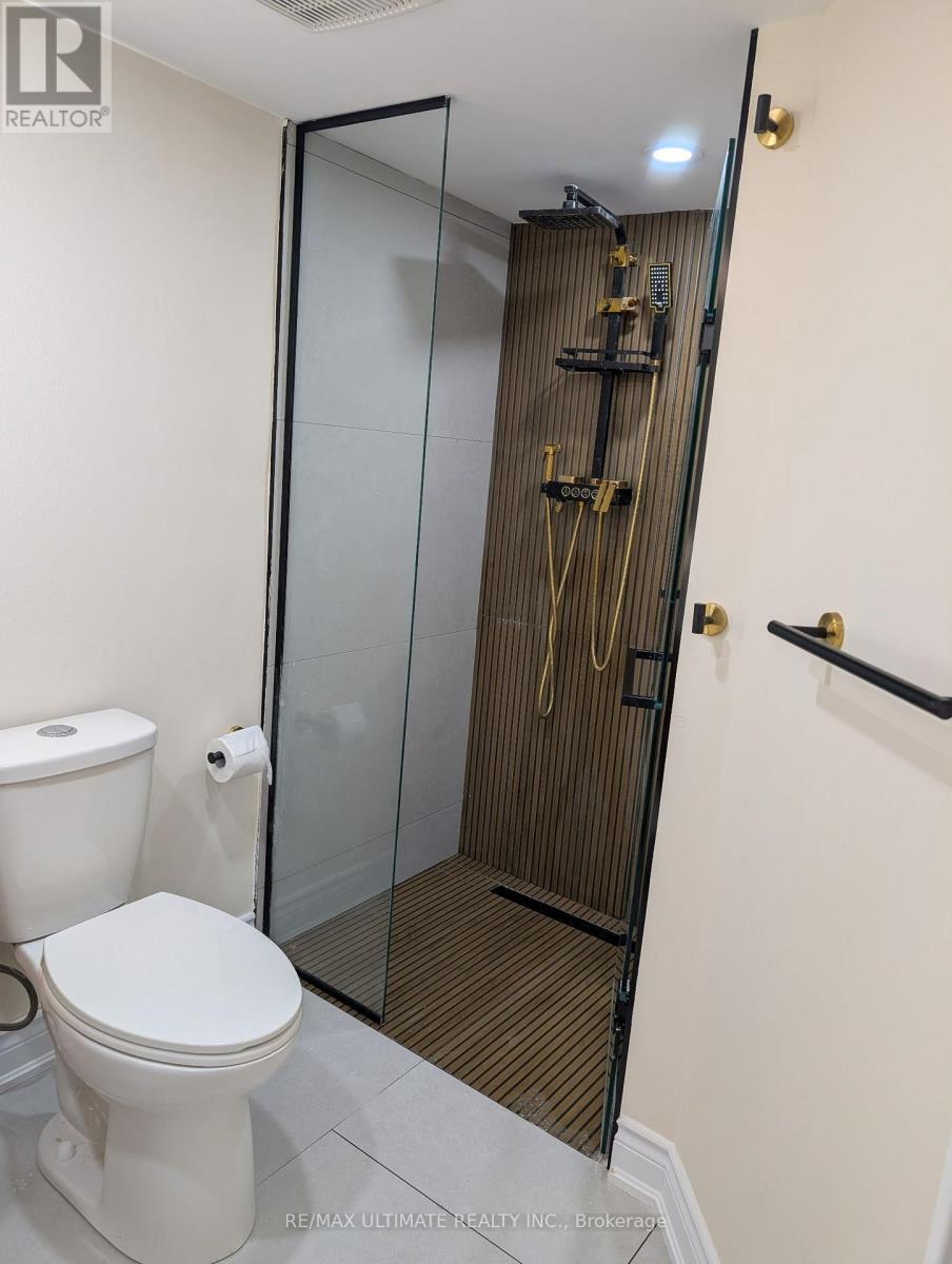 3434 Crimson King Circle, Mississauga, ON - Indoor Photo Showing Bathroom