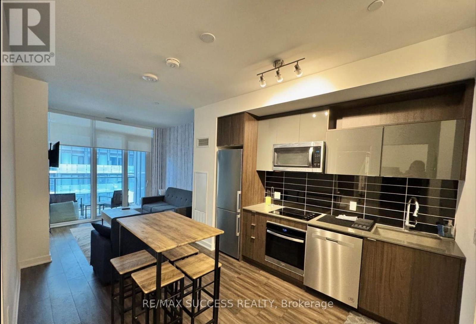 1925A - 70 Princess Street, Toronto, ON - Indoor Photo Showing Kitchen