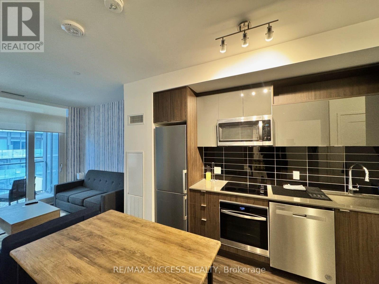 1925A - 70 Princess Street, Toronto, ON - Indoor Photo Showing Kitchen